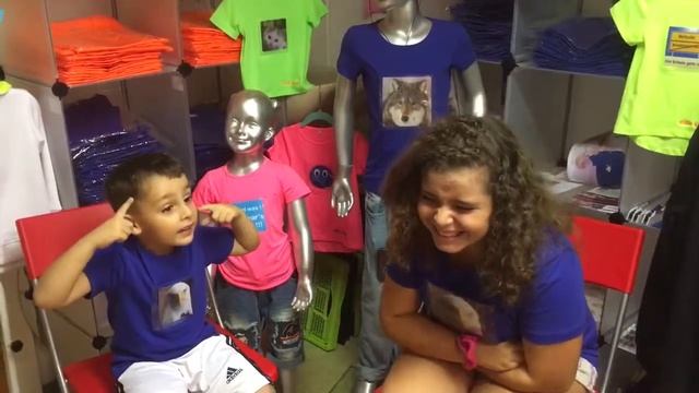 Funny Windows, der kreative Spaß mit der Fenstertasche am T-Shirt. смотреть онлайн