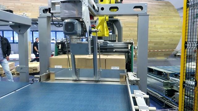 Робот-паллетизатор ROBOPAC | Укладка коробок с напитками на паллет смотреть онлайн