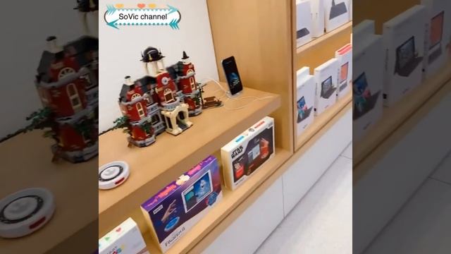 SoVic: Playing with Arcade games at Apple Store смотреть онлайн