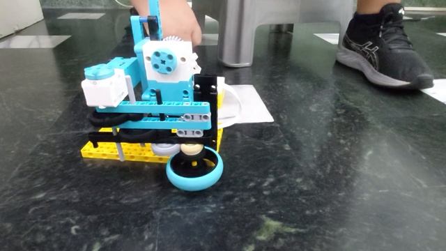 LEGO SPIKE - Auto Spinning Top Launcher смотреть онлайн