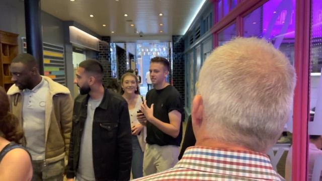 Walking The Street of West End | Central London Window Shopping - September 2021 [4K HDR] смотреть онлайн