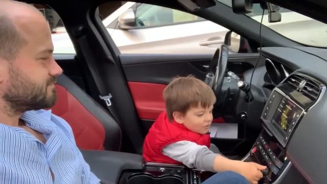 Testing Meridian Sound System in the Jaguar XE R-Sport смотреть онлайн