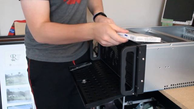 I Built My Own Home Server and NAS! смотреть онлайн
