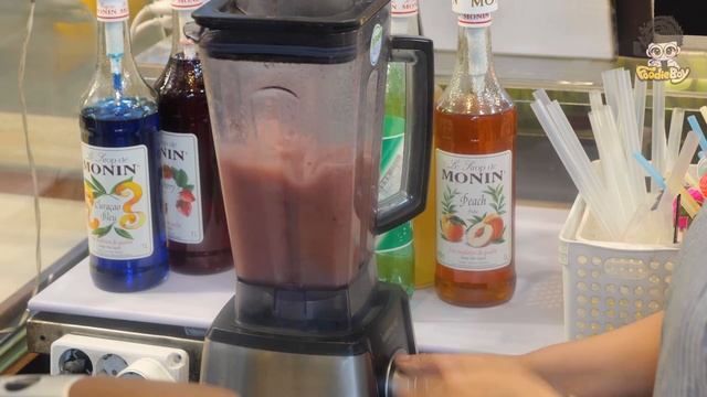 한통을 갈면 두잔이 나오는 애플수박 주스 / Apple Watermelon Juice - Korean street food / 부산 깡통야시장 길거리음식 смотреть онлайн