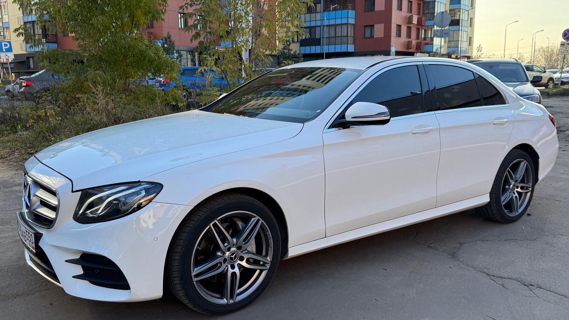 Mercedes-Benz E200-197лс, 2019г, 50.000км, 4х4, цена 3.850.000 рублей. смотреть онлайн