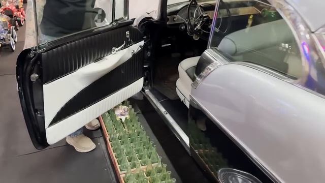 Does Dragonman Have the Best Oldies Collection? смотреть онлайн