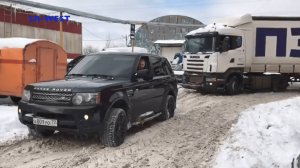 Рендж Ровер Спорт тянет фуру