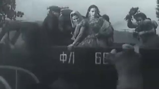 ГАЗ-51 и Москвич-420А в фильме "Штепсель женит Тарапуньку" (1957) смотреть онлайн