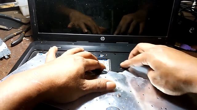 How To Replace The Hp 1000 Laptop Keyboard смотреть онлайн