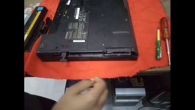 How remove and install battery_DVD_HDD Lenovo laptop Thinkpad R-500 смотреть онлайн