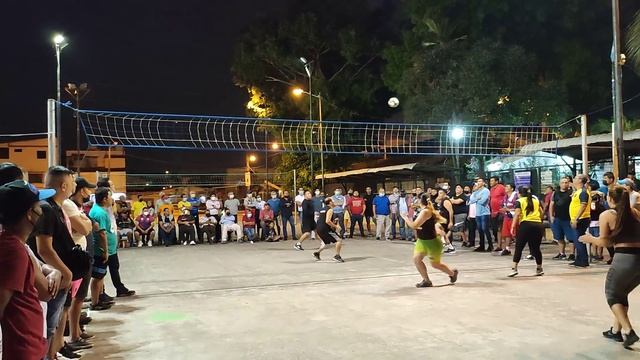 ECUAVOLEY/ARLETT/MARIA/GENESIS VS GUAYAQUIL FULL ACCIÓN TERMINA EN POLEMICA смотреть онлайн