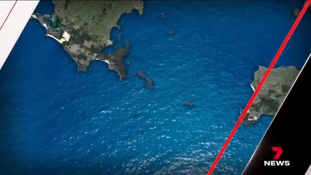 Remarkable underwater vision filmed by lost GoPro captures great white sharks | 7 News Australia смотреть онлайн