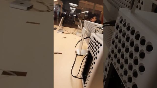 Apple store Trafford centre UK смотреть онлайн