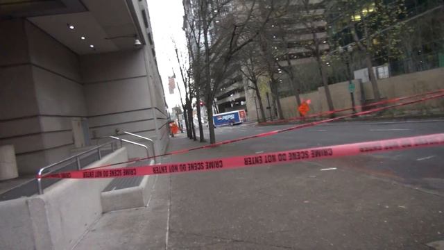 police shut down street do to window will fall out of the jail смотреть онлайн