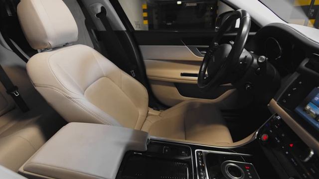 Jaguar XF смотреть онлайн