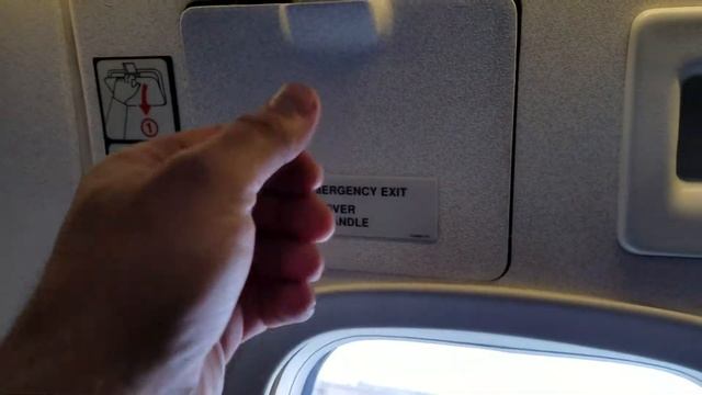 How to remove the emergency exit door on a Embraer 145/150 смотреть онлайн