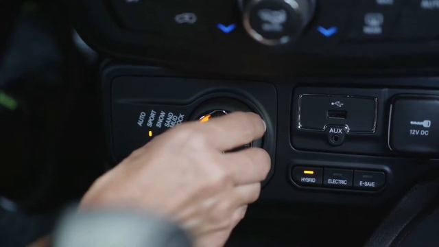 2021 Jeep plug-in hybrid Renegade, Compass 4xe for Europe Renegade - Offroad, Interior and Exterior смотреть онлайн