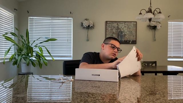 Reviewing the Apple Watch SE Gen 2 смотреть онлайн