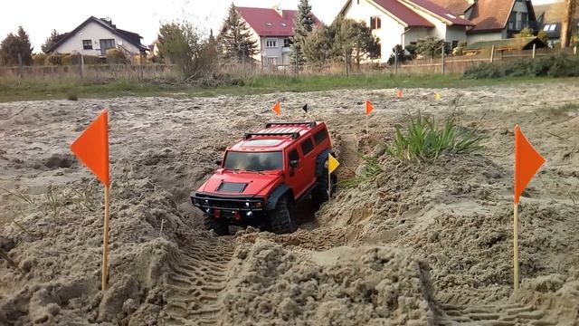 Axial SCX-10 Hummer H2 - short sand trial смотреть онлайн