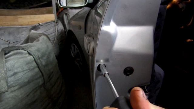 Demontaż wkładki zamka Seat Toledo 2/Leon Mk1 (Door Lock Remove Seat Toledo 2/Leon Mk1) смотреть онлайн