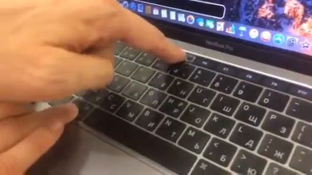Touch Bar announced incorrectly by Russian VoiceOver смотреть онлайн