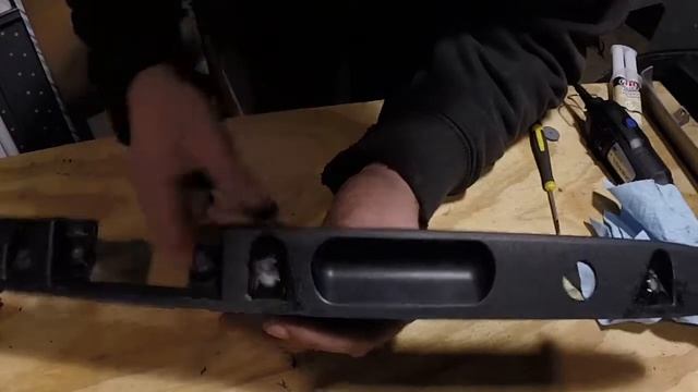 Jeep Cherokee Episode 13 - Repairing Plastic Trim смотреть онлайн