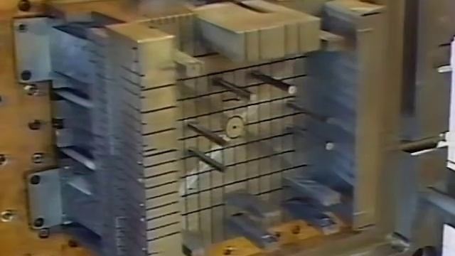 Macintosh IIcx Case Design: Apple User's Group Connection 10-1989 смотреть онлайн