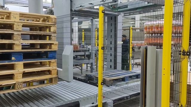 Подача пустых паллет на паллетизатор | Автоматический магазин паллет ROBOPAC смотреть онлайн