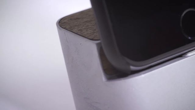 Drop Dock - World's first universal magnetic charging dock! смотреть онлайн