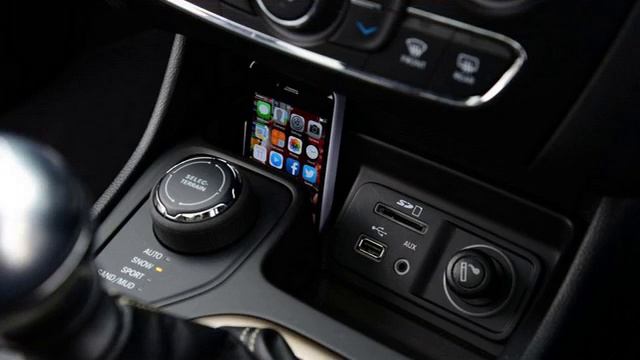 Jeep Cherokee Longitude Plus 2.2 185 4x4 смотреть онлайн