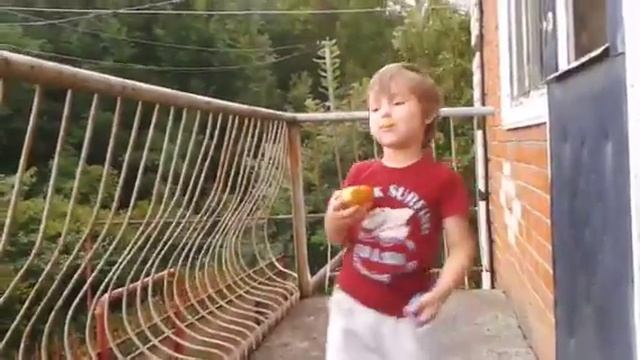 Детская песенка про Антошку в исполнении Романа