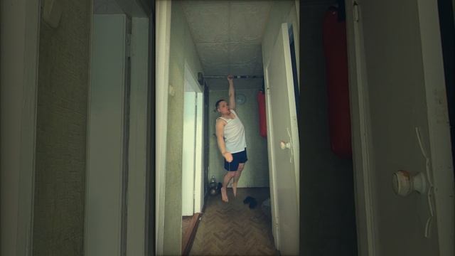 Подтягивания на одной руке #Shorts смотреть онлайн