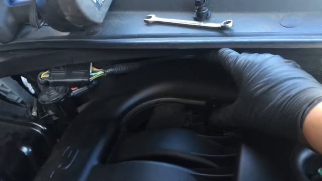 Chrysler 300 EGR/SPARK PLUGS removal Code P0403-P0406 смотреть онлайн