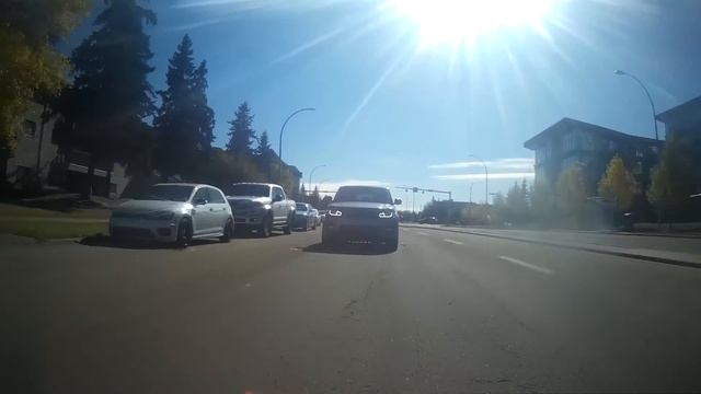 SPECIAL KAREN IN A LAND ROVER TAILGATES A BIKER AND RUNS A STOP SIGN REAR CAM смотреть онлайн
