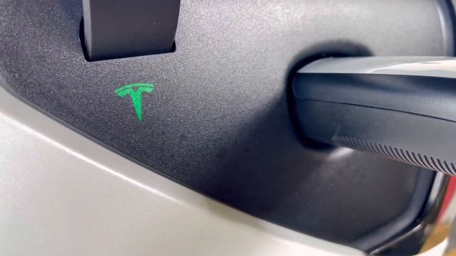 Why I Bought the Tesla Model 3 смотреть онлайн