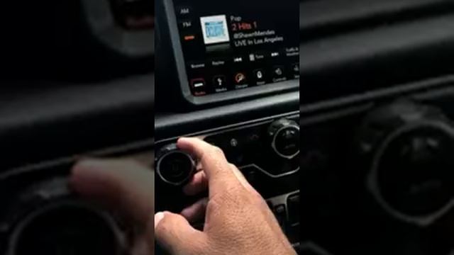 2018 Jeep Wrangler Unlimited JL Sahara смотреть онлайн