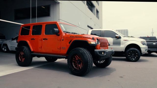 Check Out Jerry Ulm Custom Jeeps! смотреть онлайн