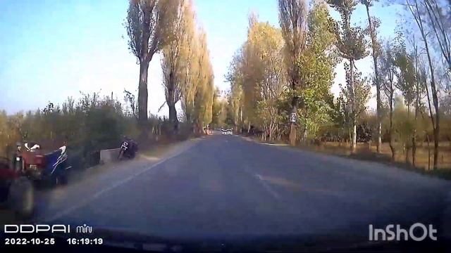 reckless, furious drivers and roadside apple sellers are a dangerous combination. смотреть онлайн