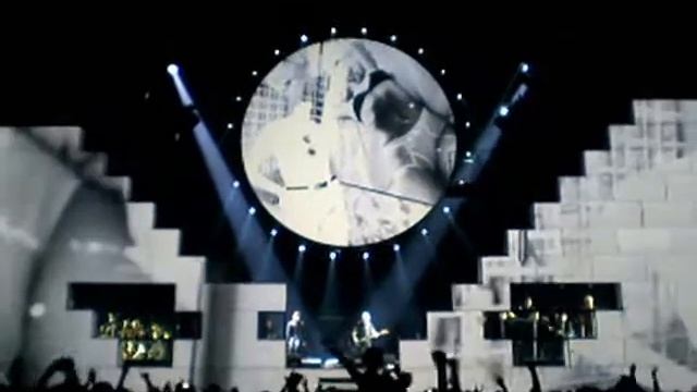 Roger Waters THE WALL в Москве 2011-Young Lust смотреть онлайн