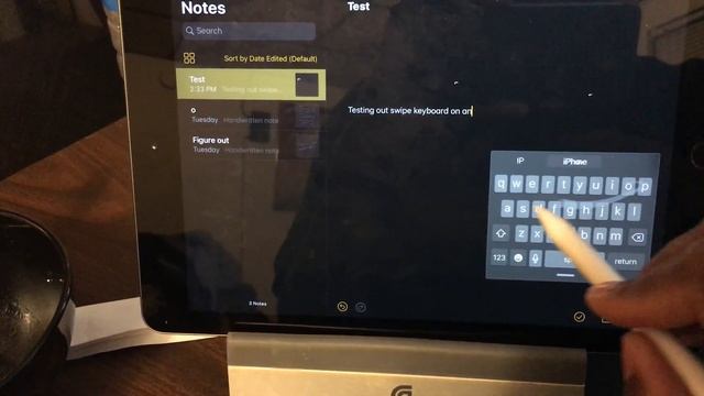 iPadOS Beta - Swipe on floating keyboard with Apple Pencil смотреть онлайн