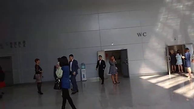 В фойе Мегафорума