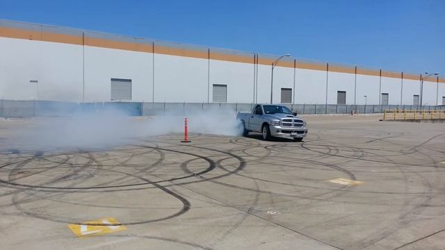 Dodge Ram SRT-10 donuts смотреть онлайн