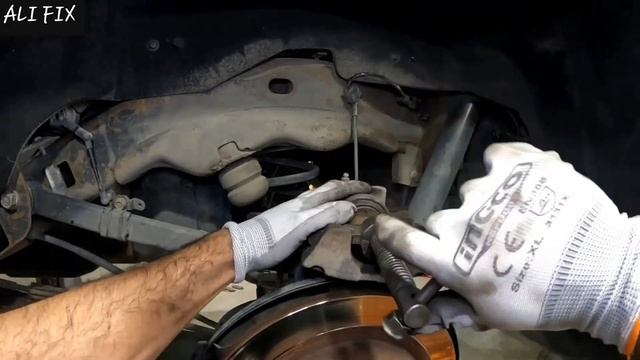 замена задних тормозных колодок ... chevrolet tahoe - GMC Yukon - Silverado - Sierra смотреть онлайн