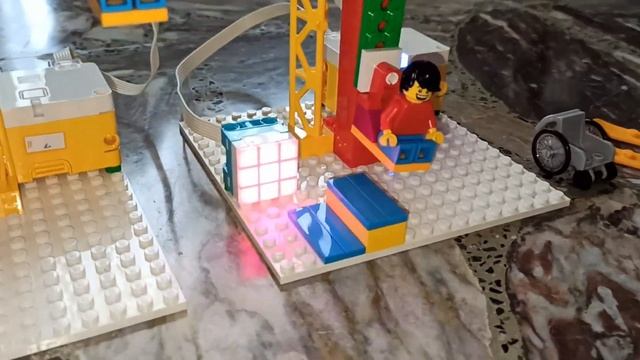 Spinning Ferris Wheel activity from the LEGO Learning System - Spike Essential смотреть онлайн