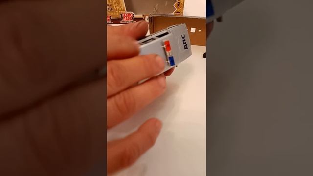 Игровая коллекционная модель советского автомобиля ВАЗ 2104 в масштабе 1:35. смотреть онлайн