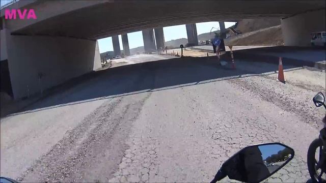 YAMAHA MT-07 RİVA GAZLAMASI (PART 2) - MOR VİZÖRLÜ ADAM смотреть онлайн