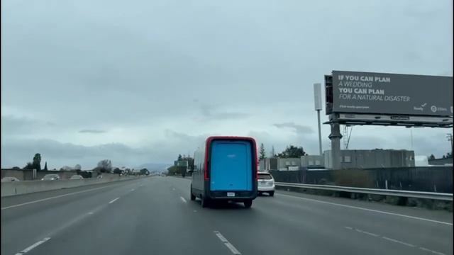 Rivian Amazon delivery Van смотреть онлайн