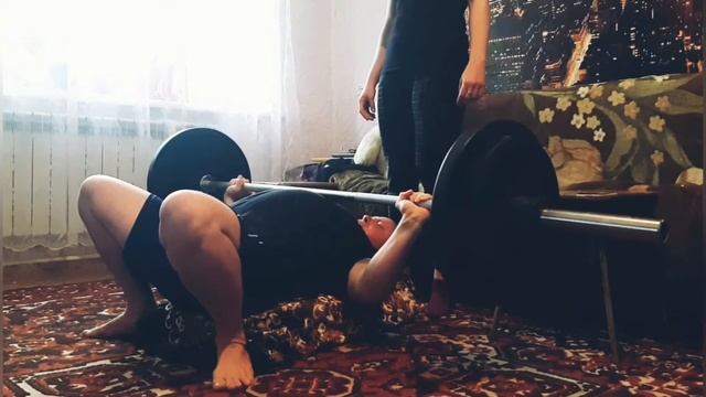 Жим лежа дома. Во время режима самоизоляции ) В домашних условиях. смотреть онлайн