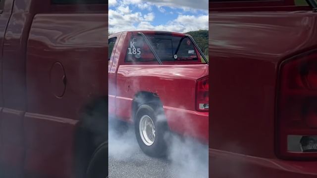 Ram SRT10 burnout! #dodge #srt #mopar #viper смотреть онлайн
