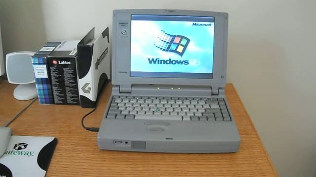 Booting Windows 95 on Toshiba Satellite Pro 405CS notebook computer смотреть онлайн